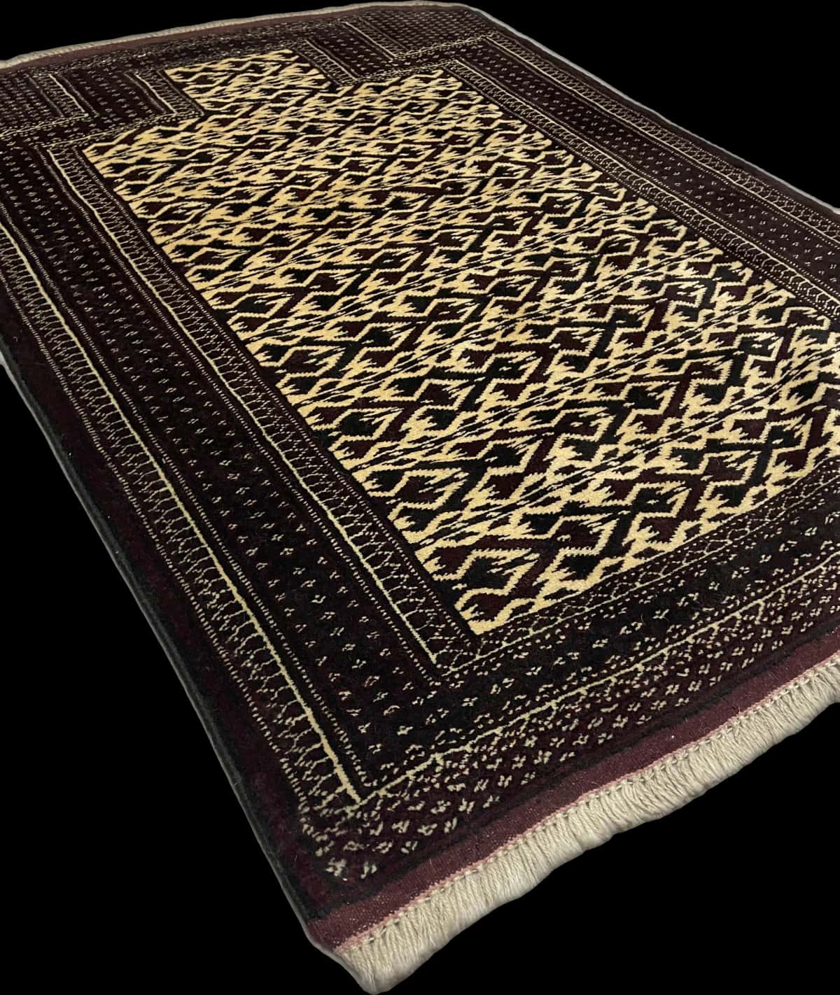 Persian rug of Turkoman style in dimensions 133 centimeters length by 94 centimeters width with mainly brown and beige colors — Perspective