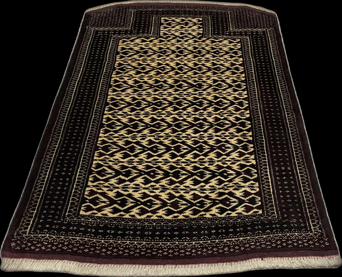 Persian rug of Turkoman style in dimensions 133 centimeters length by 94 centimeters width with mainly brown and beige colors — Perspective