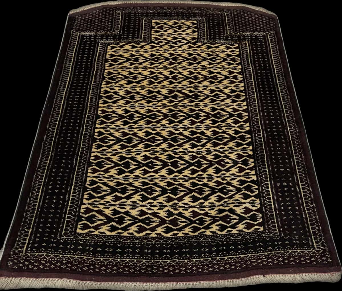 Persian rug of Turkoman style in dimensions 133 centimeters length by 94 centimeters width with mainly brown and beige colors — Perspective