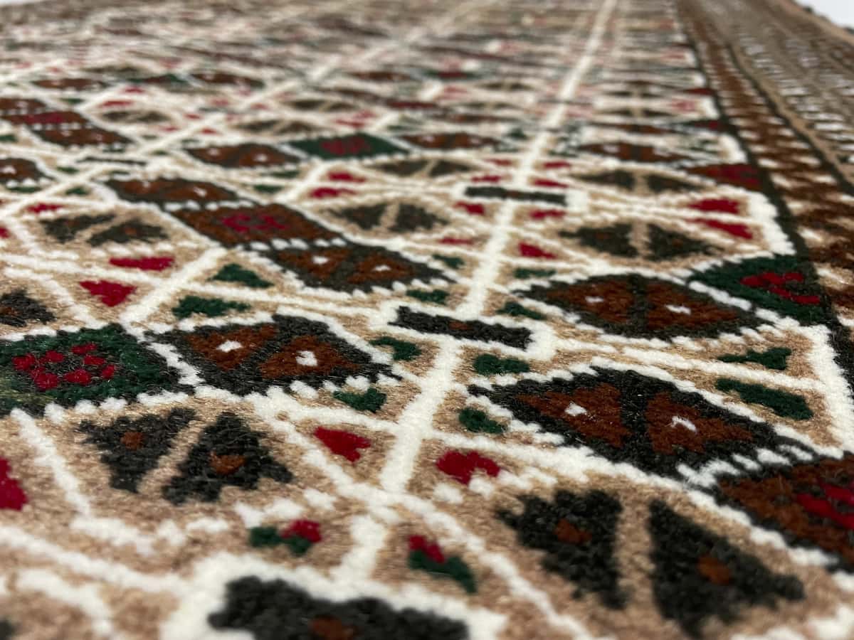 Persian rug of Turkoman style in dimensions 117 centimeters length by 76 centimeters width with mainly brown colors — Texture close-up