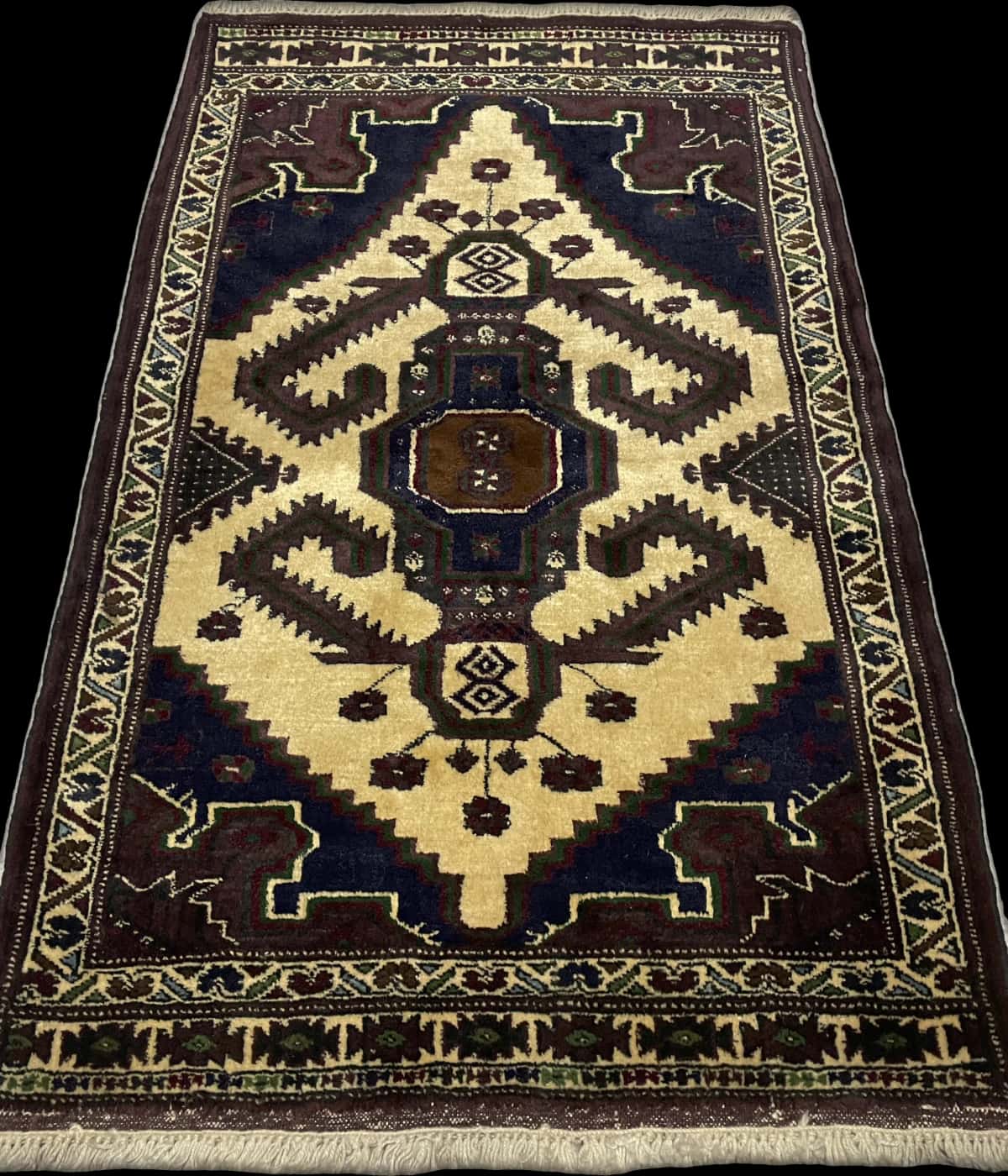 Persian rug of Turkoman style in dimensions 132 centimeters length by 78 centimeters width with mainly brown and yellow colors — Perspective