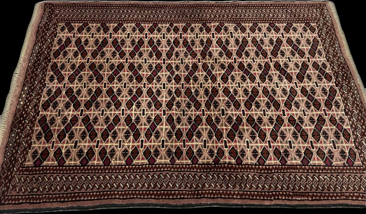 Persian rug of Turkoman style in dimensions 142 centimeters length by 98 centimeters width with mainly brown colors — Perspective