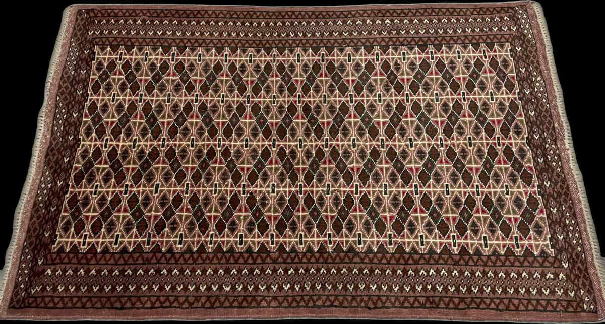 Persian rug of Turkoman style in dimensions 153 centimeters length by 97 centimeters width with mainly brown colors — Perspective