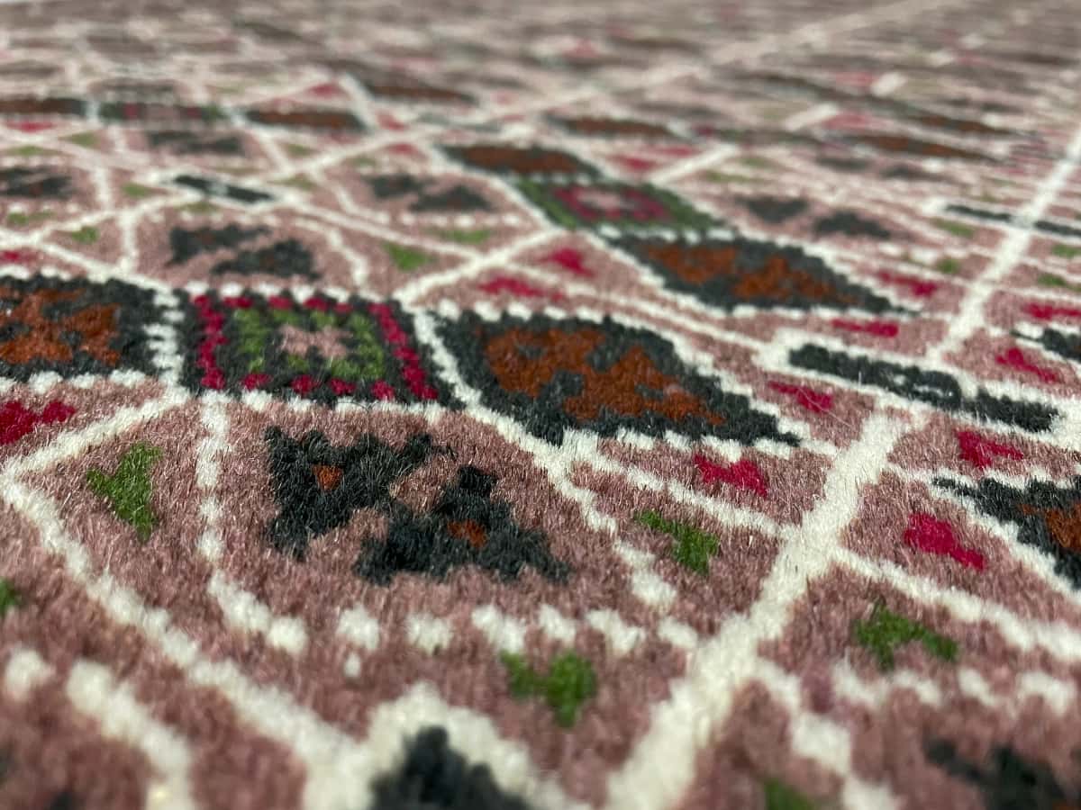 Persian rug of Turkoman style in dimensions 153 centimeters length by 97 centimeters width with mainly brown colors — Texture close-up