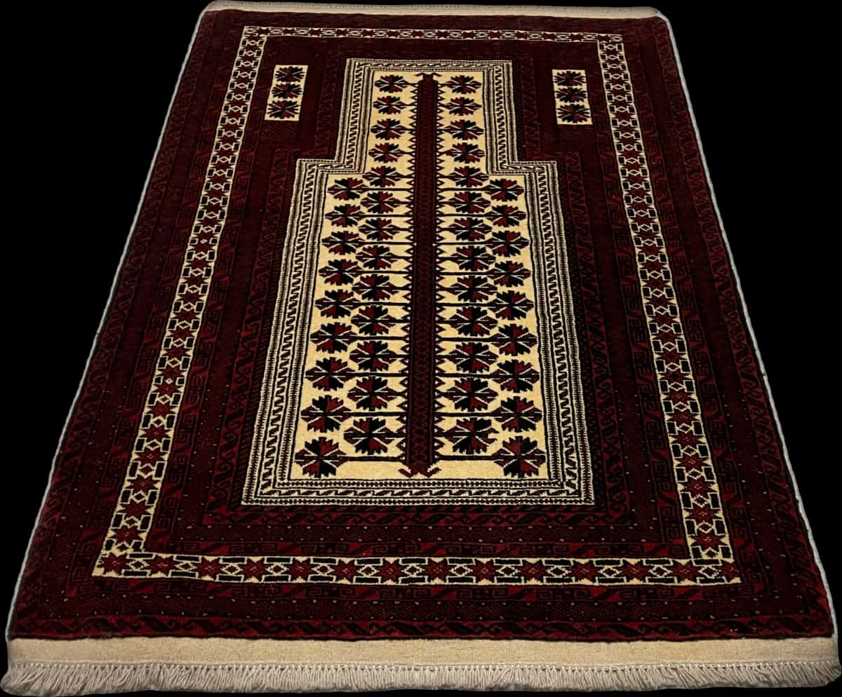 Persian rug of Turkoman style in dimensions 158 centimeters length by 106 centimeters width with mainly red and beige colors — Perspective