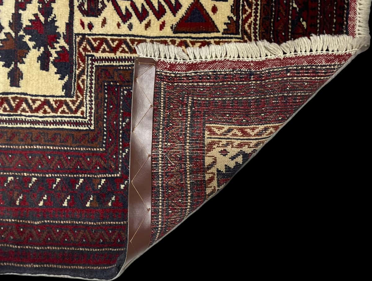 Persian rug of Turkoman style in dimensions 160 centimeters length by 115 centimeters width with mainly red colors — Folded