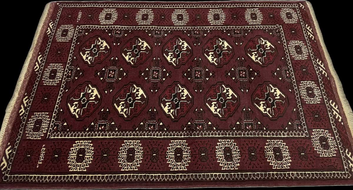 Persian rug of Turkoman style in dimensions 146 centimeters length by 100 centimeters width with mainly brown colors — Perspective