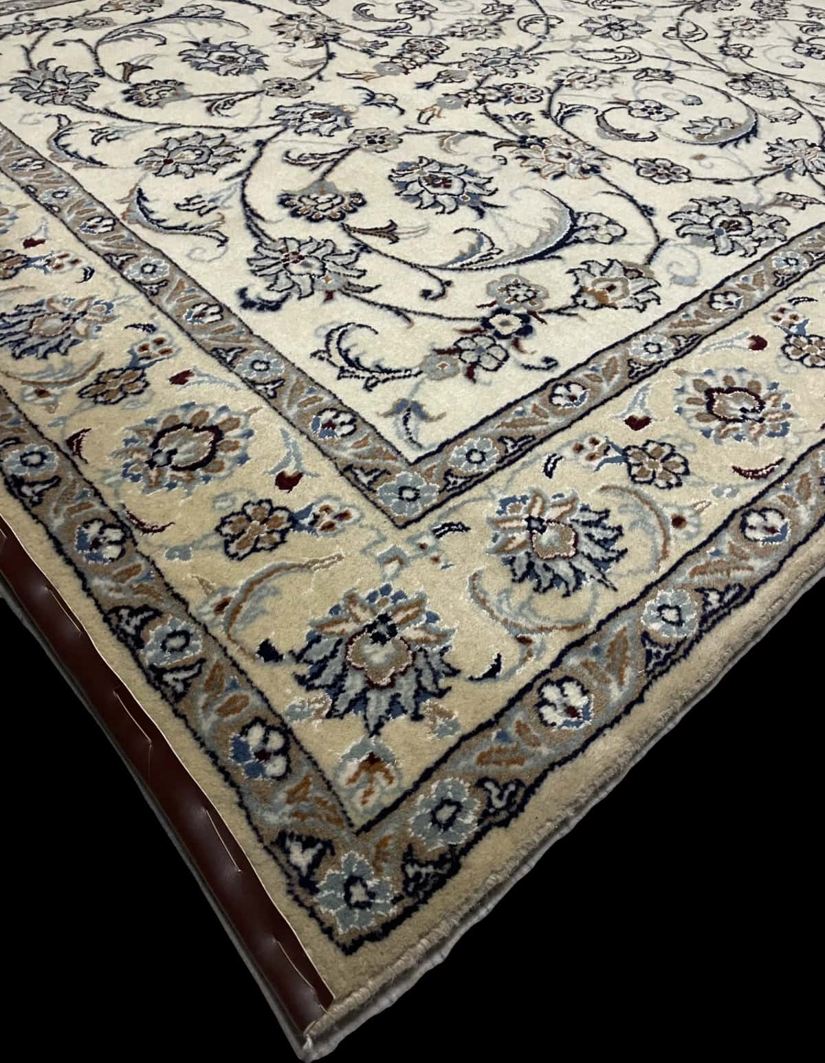 Persian rug of Nain style in dimensions 240 centimeters length by 162 centimeters width with mainly beige and blue colors — Corner & edge