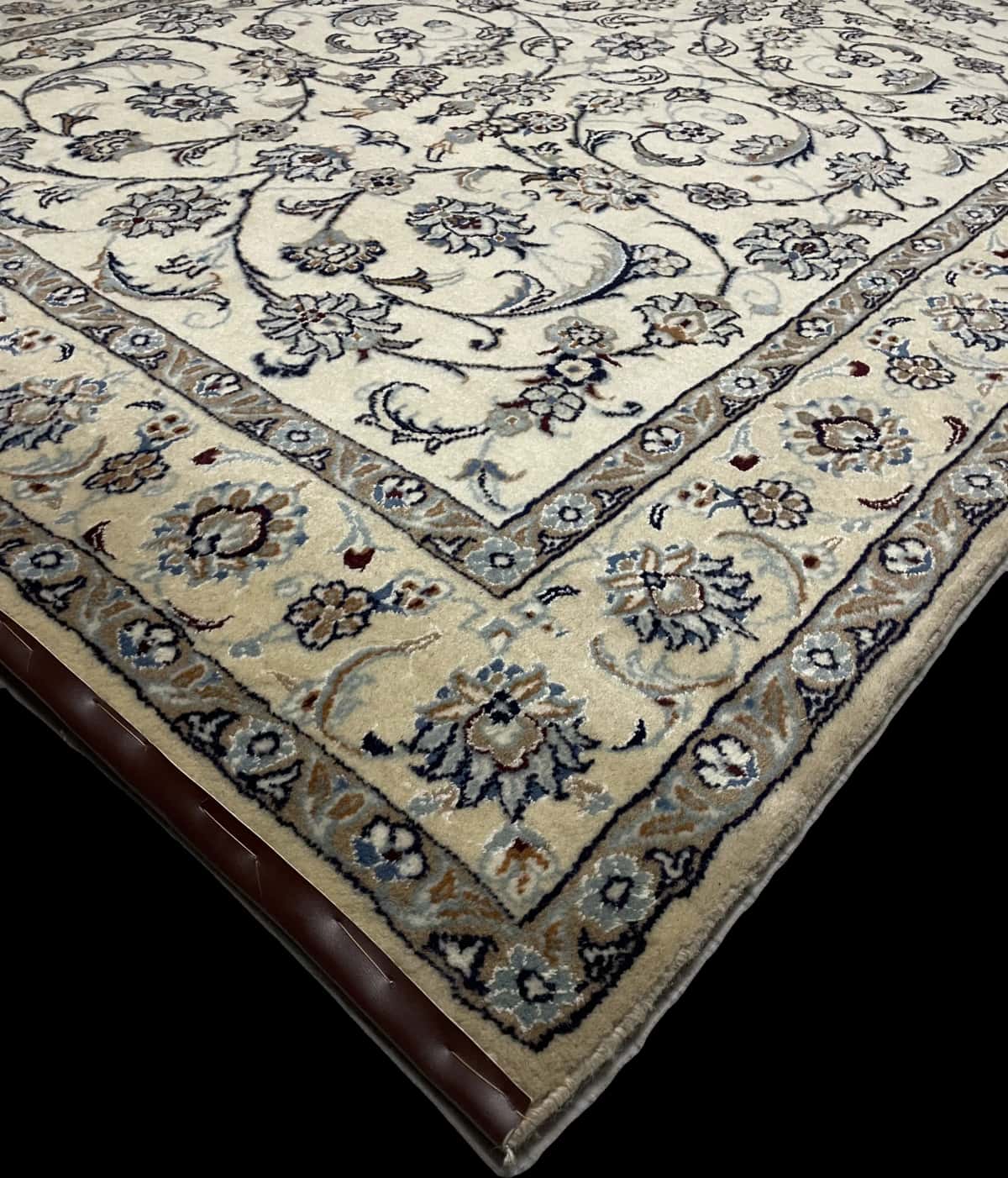 Persian rug of Nain style in dimensions 240 centimeters length by 162 centimeters width with mainly beige and blue colors — Corner & edge