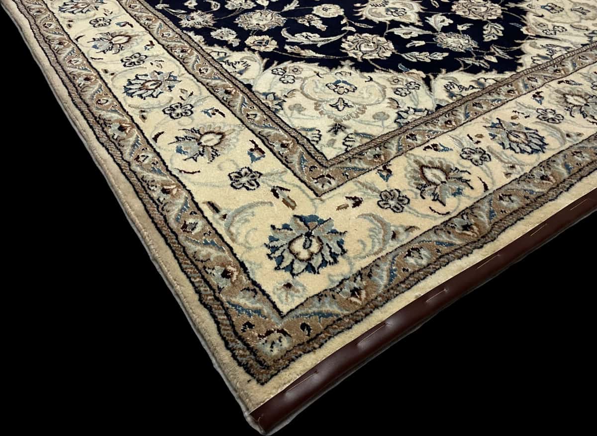 Persian rug of Nain style in dimensions 229 centimeters length by 168 centimeters width with mainly beige and blue colors — Corner & edge