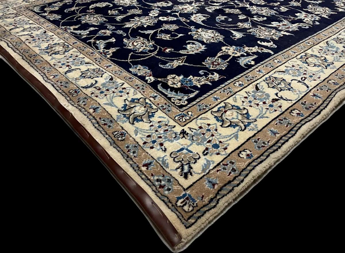 Persian rug of Nain style in dimensions 234 centimeters length by 168 centimeters width with mainly blue colors — Corner & edge