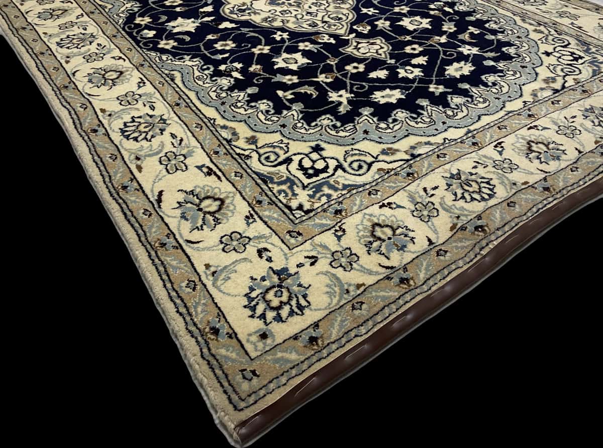 Persian rug of Nain style in dimensions 238 centimeters length by 160 centimeters width with mainly beige and blue colors — Corner & edge