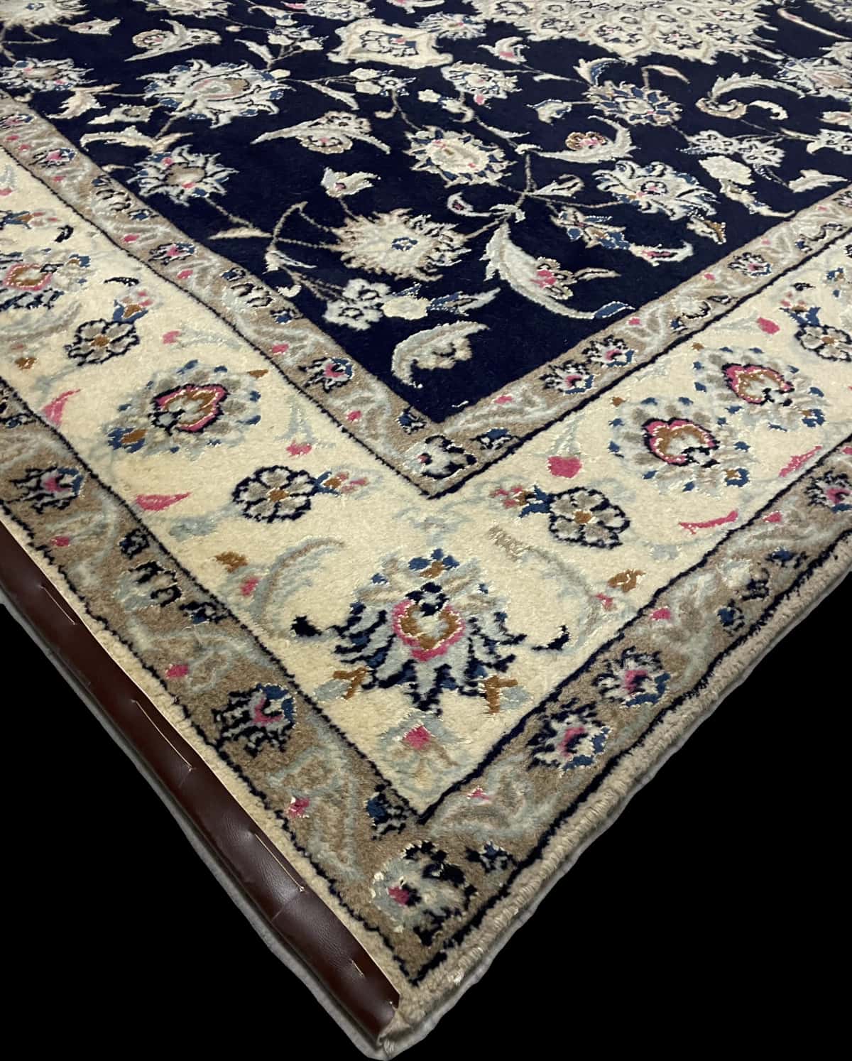 Persian rug of Nain style in dimensions 232 centimeters length by 168 centimeters width with mainly blue colors — Corner & edge