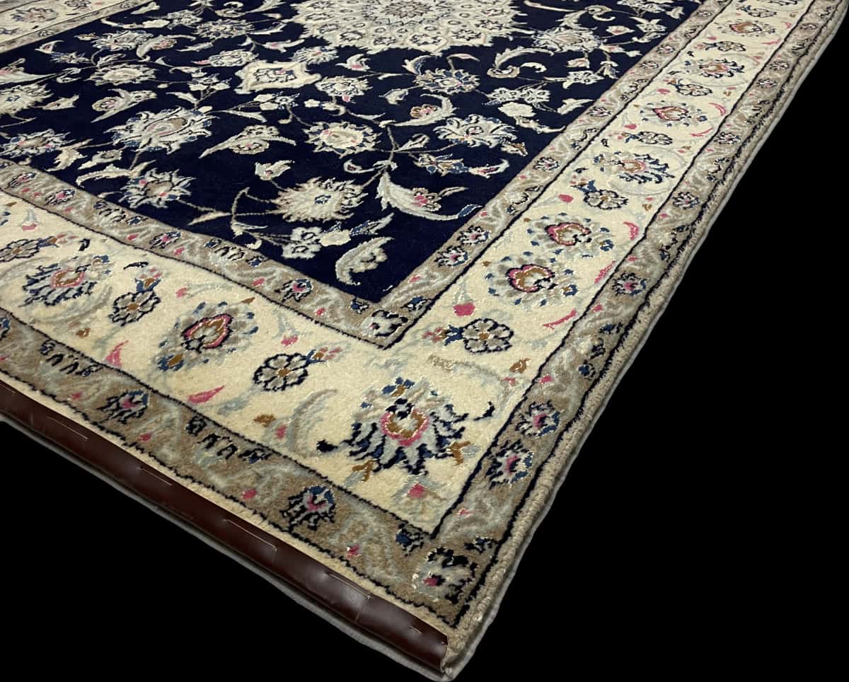 Persian rug of Nain style in dimensions 232 centimeters length by 168 centimeters width with mainly blue colors — Corner & edge