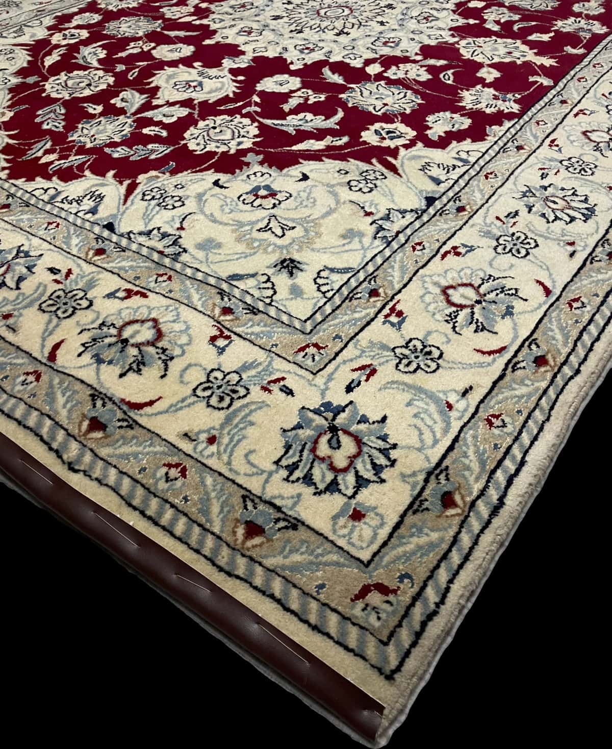 Persian rug of Nain style in dimensions 240 centimeters length by 170 centimeters width with mainly beige and red colors — Corner & edge