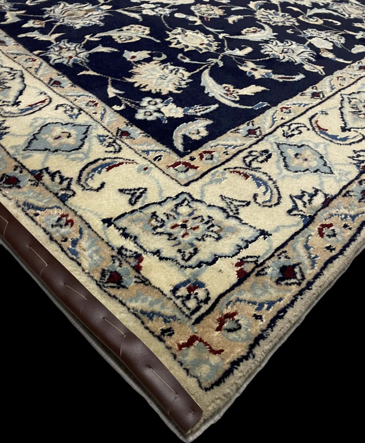 Persian rug of Nain style in dimensions 234 centimeters length by 165 centimeters width with mainly blue colors — Corner & edge