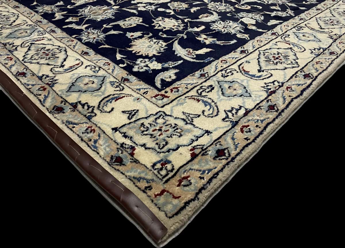 Persian rug of Nain style in dimensions 234 centimeters length by 165 centimeters width with mainly blue colors — Corner & edge