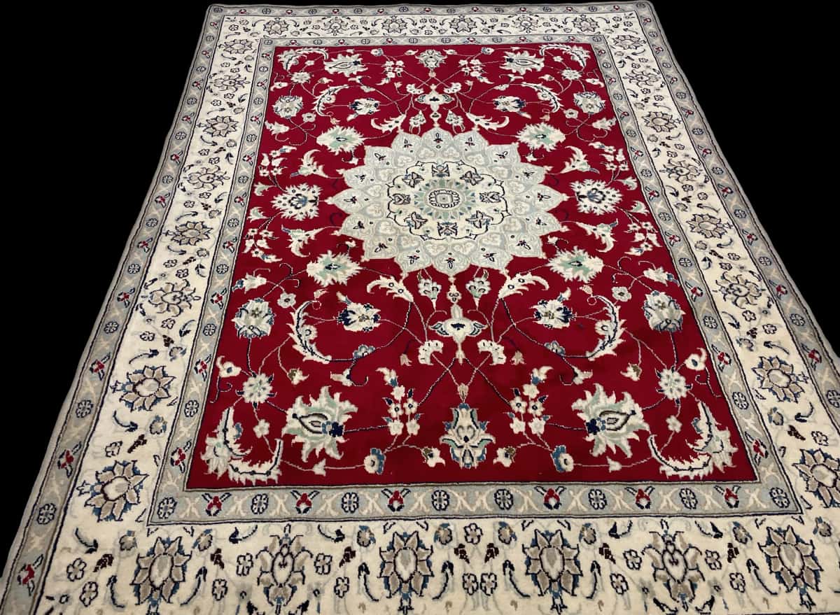 Persian rug of Nain style in dimensions 208 centimeters length by 150 centimeters width with mainly red colors — Perspective