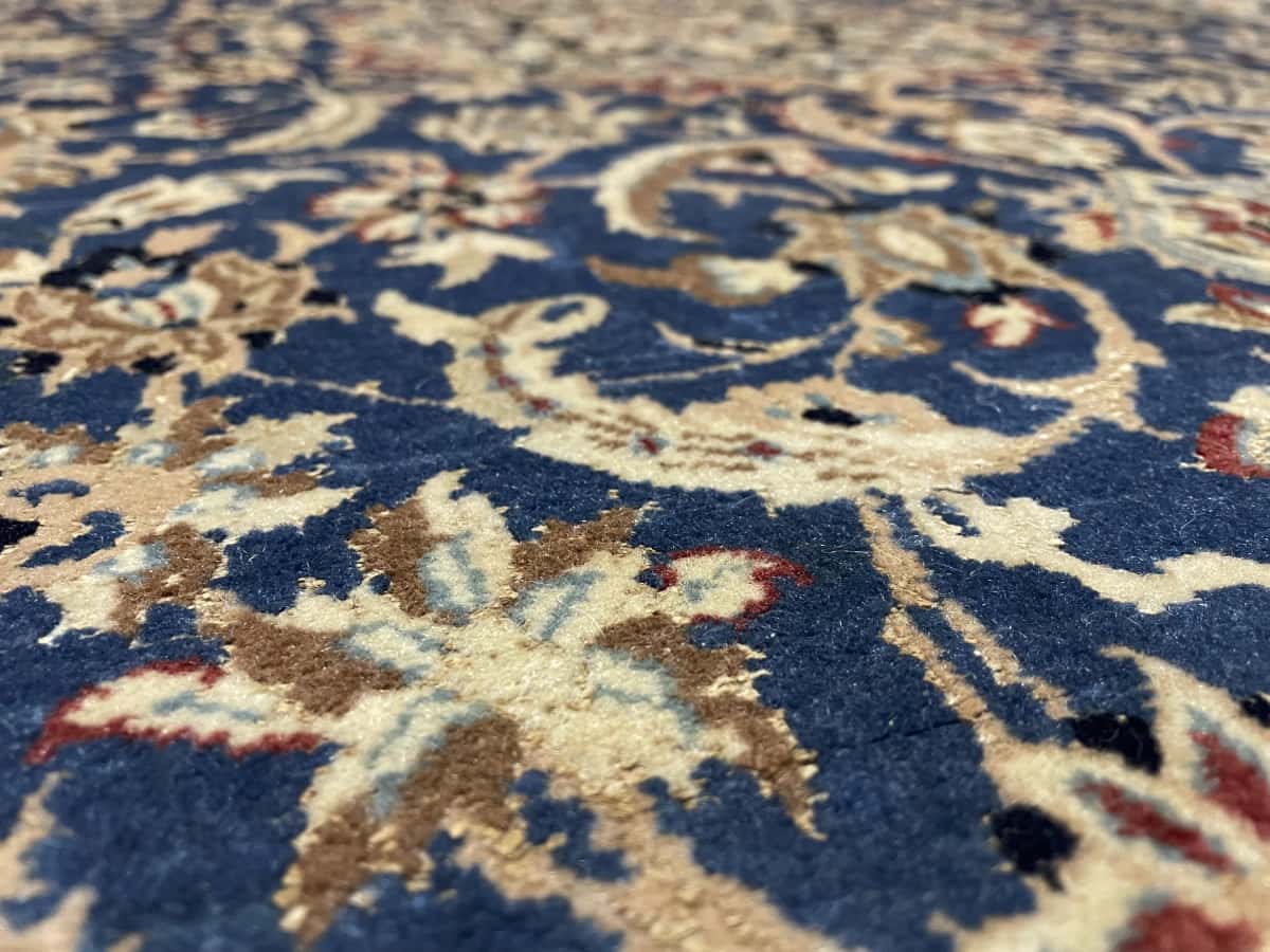 Persian rug of Nain style in dimensions 203 centimeters length by 122 centimeters width with mainly blue colors — Texture close-up