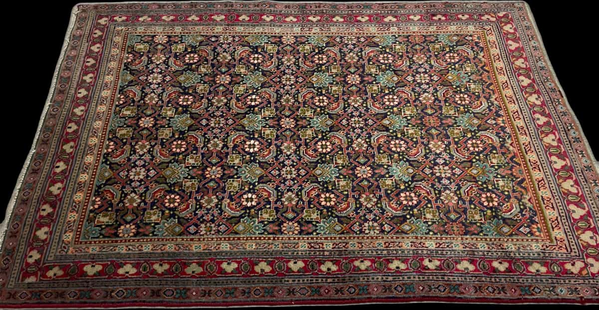 Persian rug of Bijar style in dimensions 156 centimeters length by 109 centimeters width with mainly colorful colors — Perspective