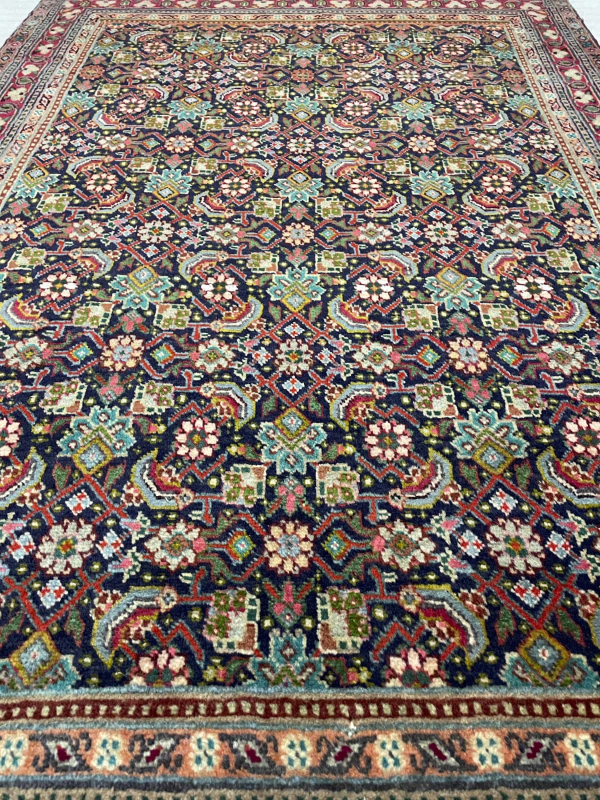 Persian rug of Bijar style in dimensions 156 centimeters length by 109 centimeters width with mainly colorful colors — Texture close-up