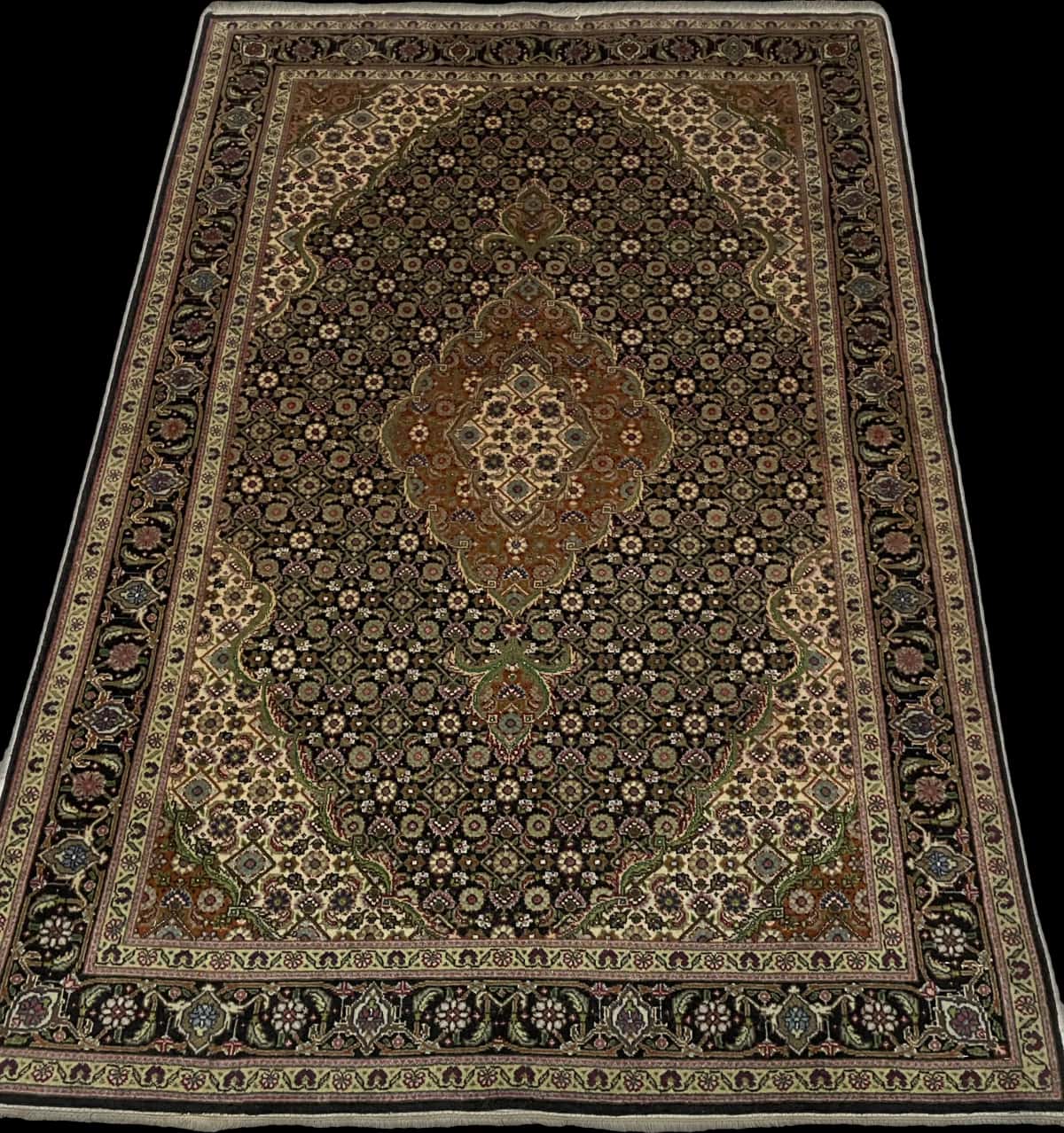 Persian rug of Khoy style in dimensions 150 centimeters length by 100 centimeters width with mainly brown and black colors — Perspective