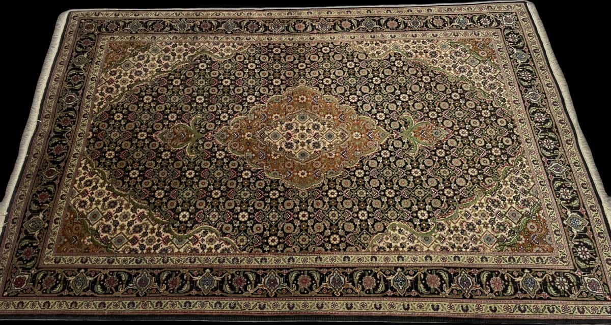 Persian rug of Khoy style in dimensions 150 centimeters length by 100 centimeters width with mainly brown and black colors — Perspective