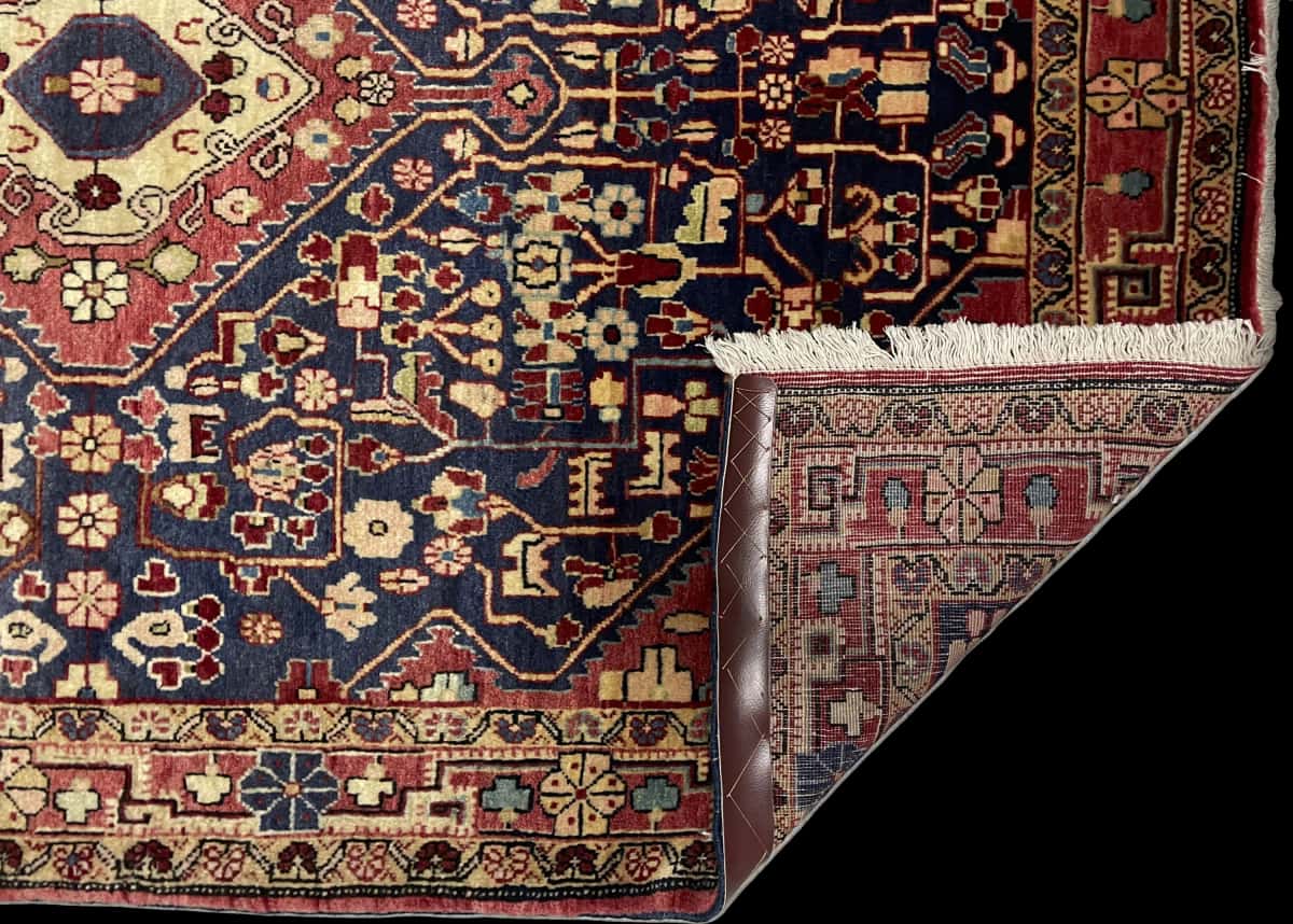 Persian rug of Malayer style in dimensions 163 centimeters length by 114 centimeters width with mainly red and blue colors — Folded
