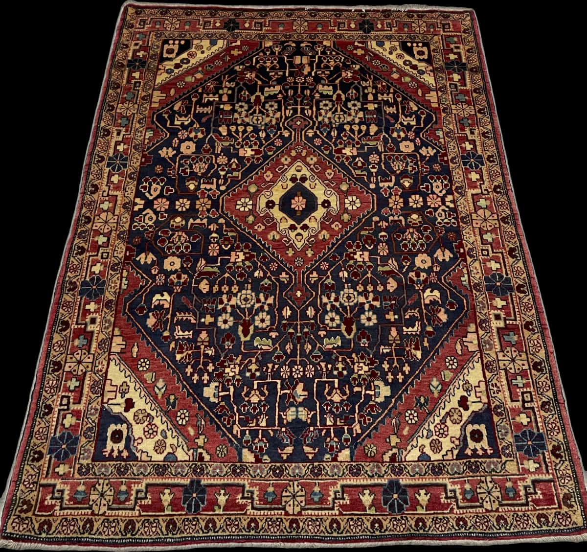 Persian rug of Malayer style in dimensions 163 centimeters length by 114 centimeters width with mainly red and blue colors — Perspective