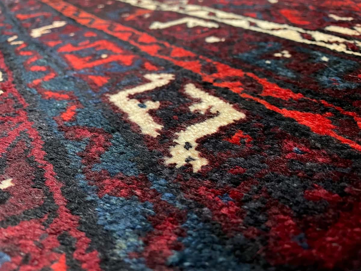 Alfombra persa gabbeh, oriental, 90x128 cm, principalmente en rojo y naranja — Primer plano de la textura
