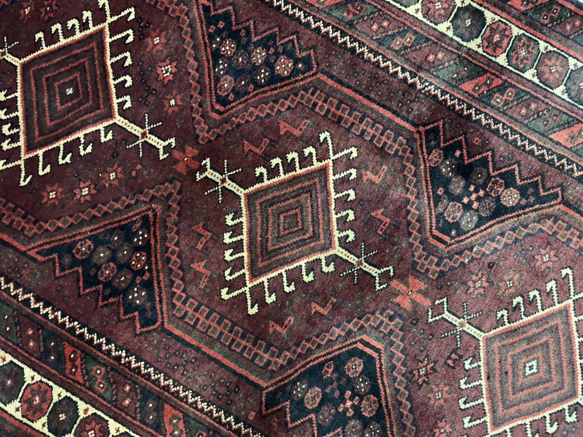 Persian rug of Baluch style in dimensions 205 centimeters length by 125 centimeters width with mainly red colors — Perspective