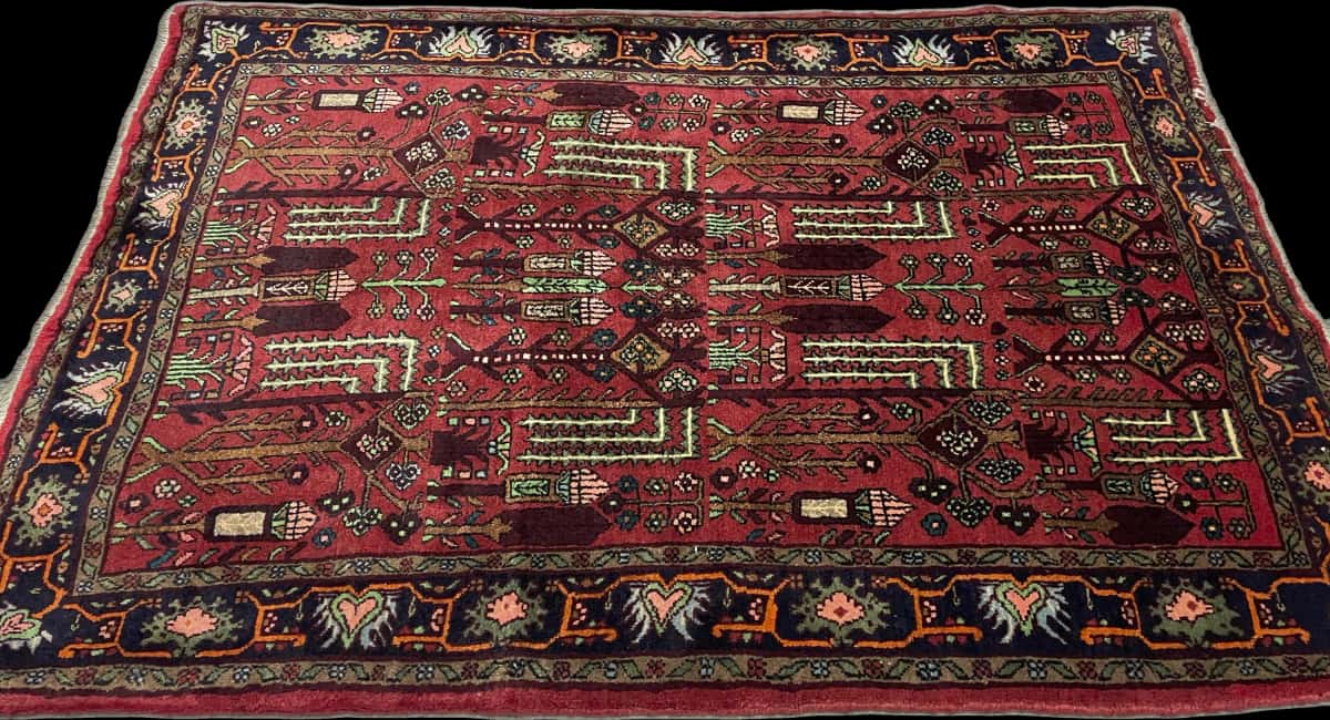 Persian rug of Nasrabad style in dimensions 162 centimeters length by 112 centimeters width with mainly red colors — Perspective