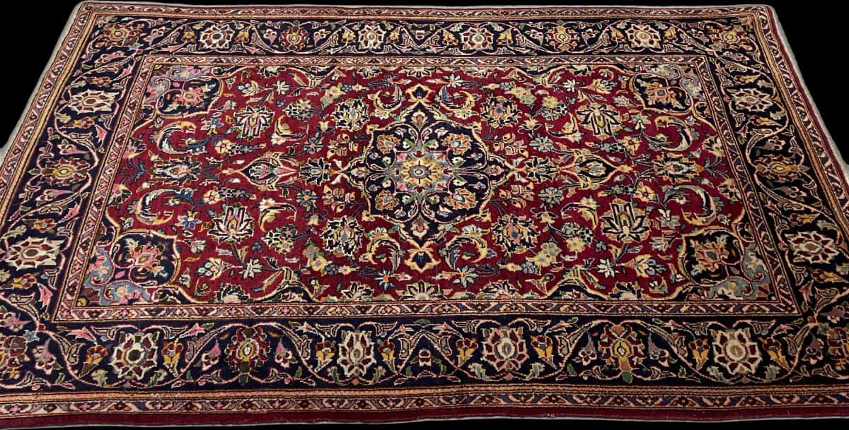Persian rug of Bijar style in dimensions 174 centimeters length by 106 centimeters width with mainly red and blue colors — Perspective