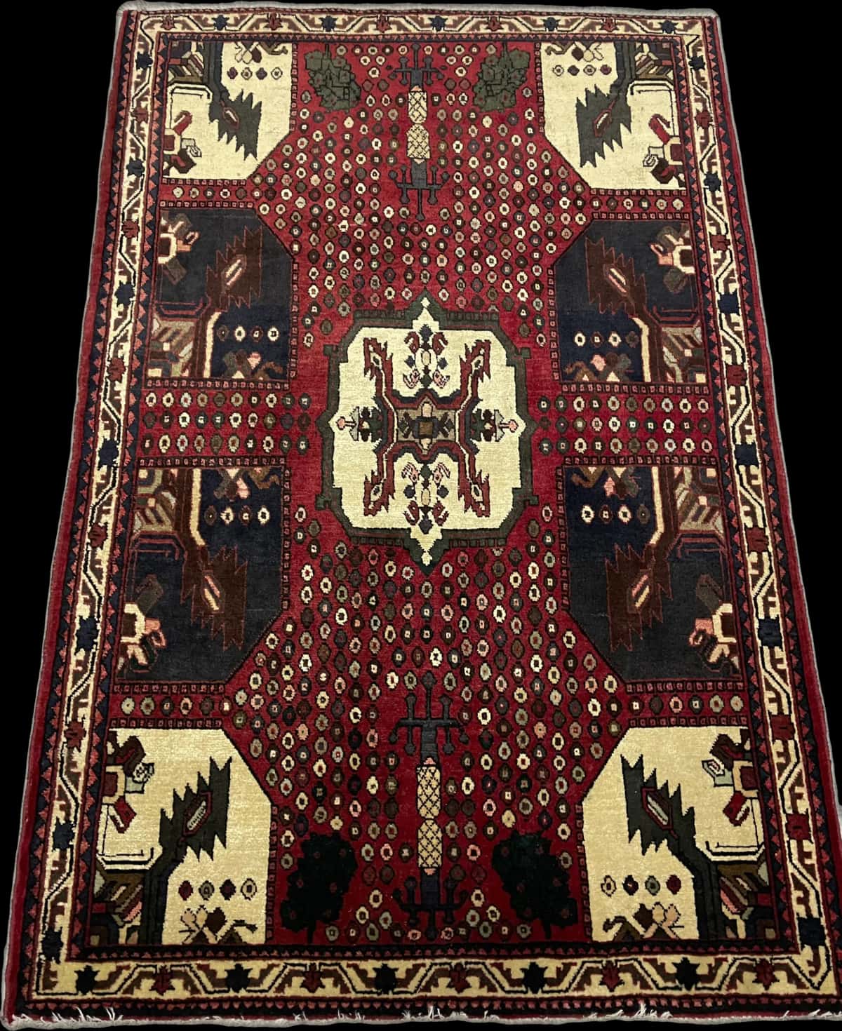 alfombra persa de estilo Shahr-e Babak en dimensiones 162 centímetros de largo por 107 centímetros de ancho con colores principalmente rojo — Perspectiva
