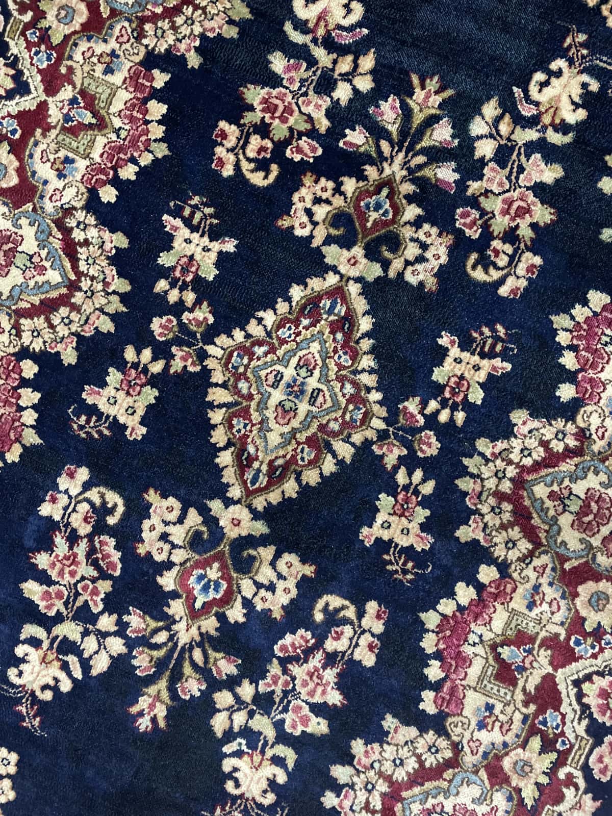 Persian rug of Kerman style in dimensions 217 centimeters length by 123 centimeters width with mainly red and blue colors — Perspective