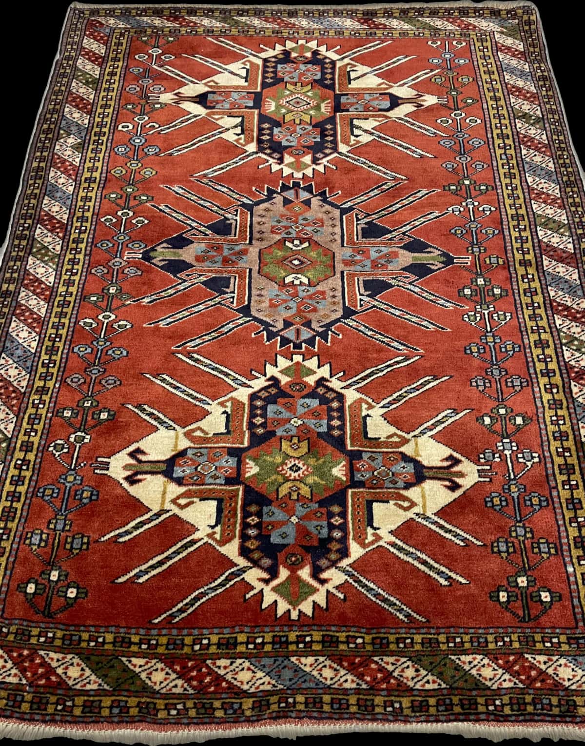 Persian rug of Quchan style in dimensions 170 centimeters length by 130 centimeters width with mainly orange colors — Perspective