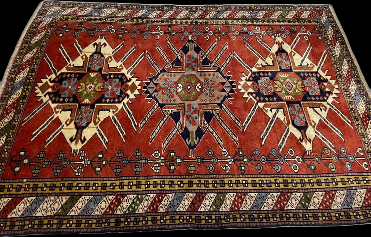 Persian rug of Quchan style in dimensions 170 centimeters length by 130 centimeters width with mainly orange colors — Perspective