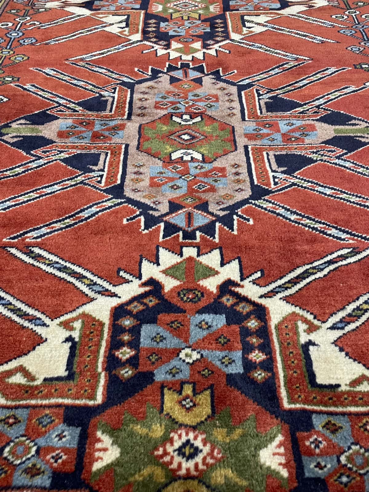 Persian rug of Quchan style in dimensions 170 centimeters length by 130 centimeters width with mainly orange colors — Texture close-up