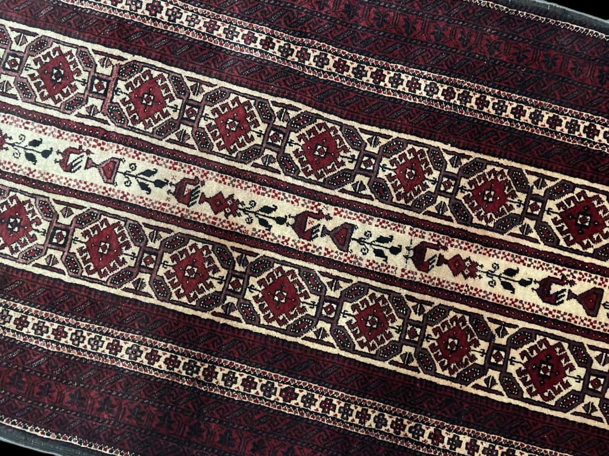 Persian rug of Baluch style in dimensions 205 centimeters length by 108 centimeters width with mainly red colors — Perspective