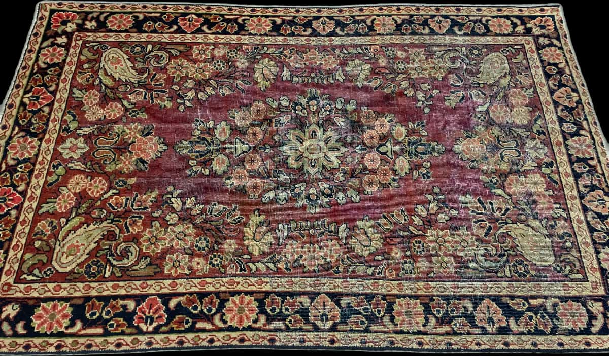 alfombra persa de estilo Moshkabad en dimensiones 198 centímetros de largo por 124 centímetros de ancho con colores principalmente morado — Perspectiva