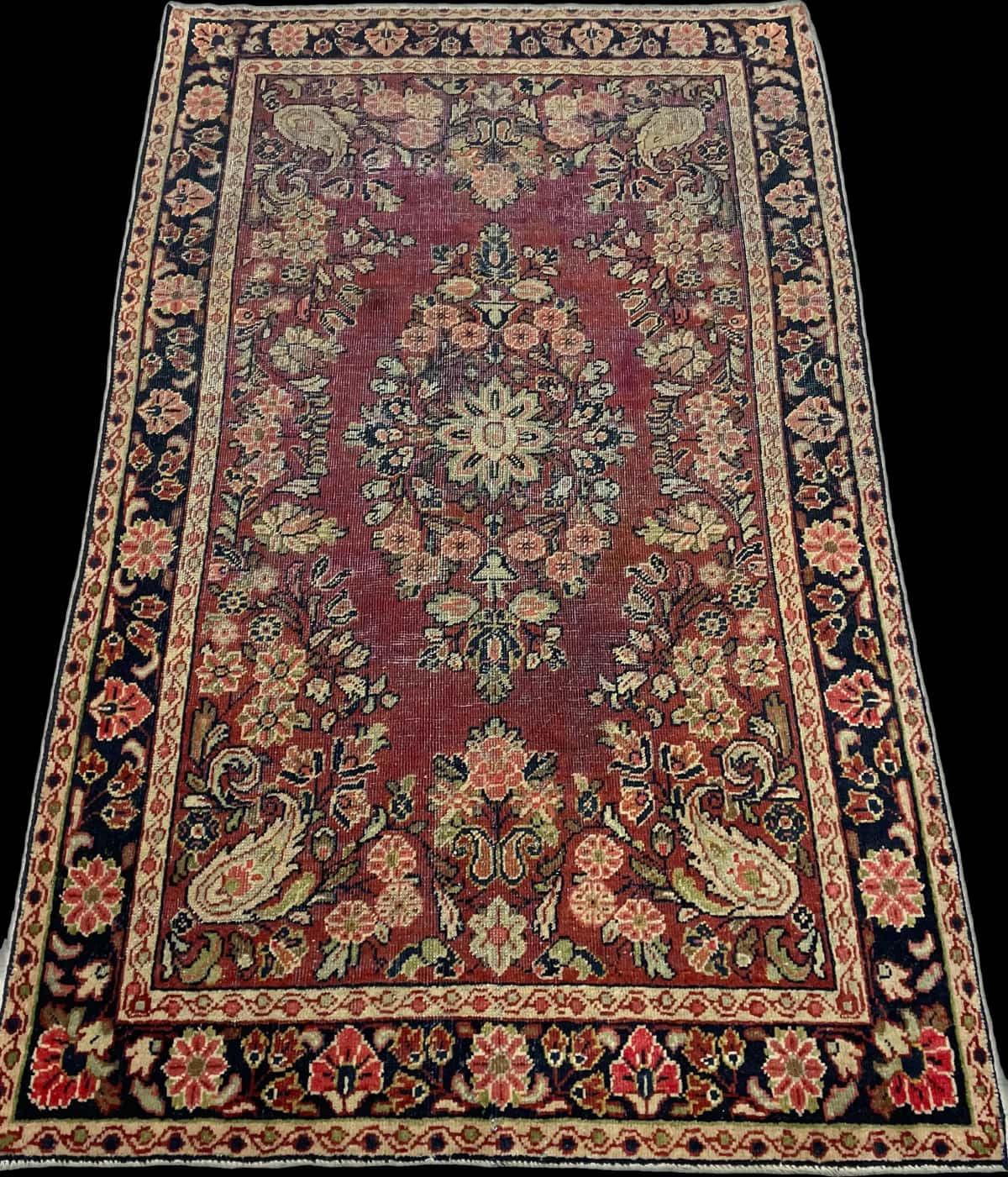alfombra persa de estilo Moshkabad en dimensiones 198 centímetros de largo por 124 centímetros de ancho con colores principalmente morado — Perspectiva