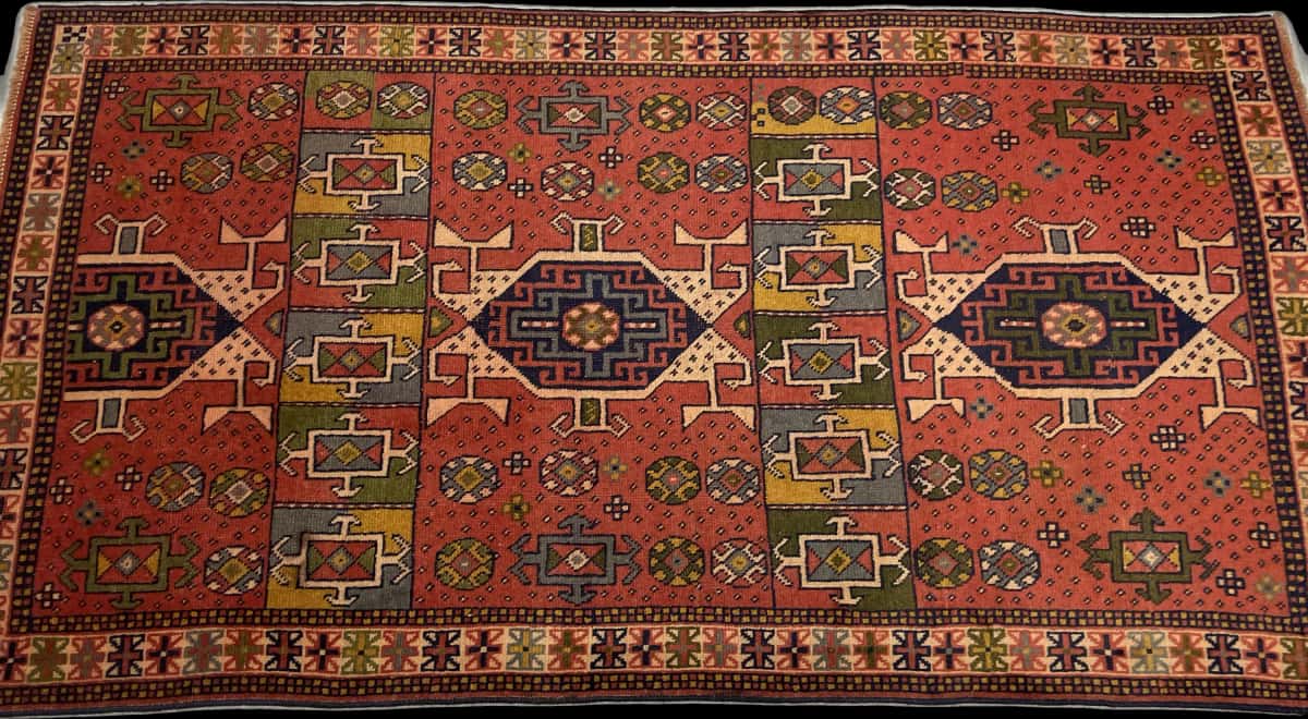 Persian rug of Quchan style in dimensions 202 centimeters length by 108 centimeters width with mainly red and blue colors — Perspective