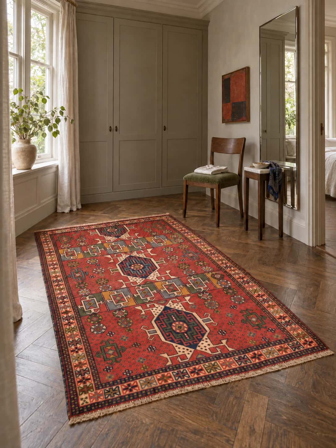 Alfombra persa Quchan, geométrica, 108x202 cm, principalmente en naranja — En una habitación