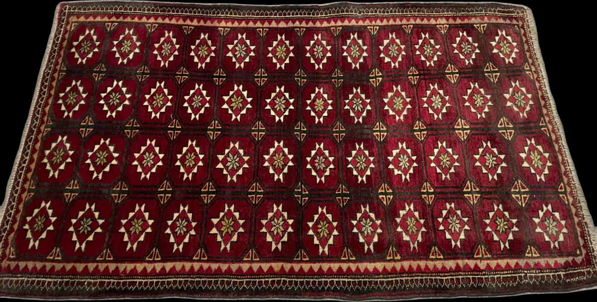 alfombra persa de estilo baluch en dimensiones 150 centímetros de largo por 92 centímetros de ancho con colores principalmente rojo — Perspectiva