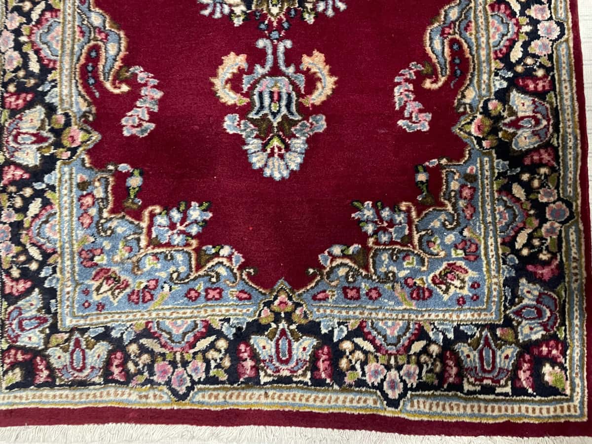 Persian rug of Kerman style in dimensions 145 centimeters length by 88 centimeters width with mainly red and blue colors — Perspective