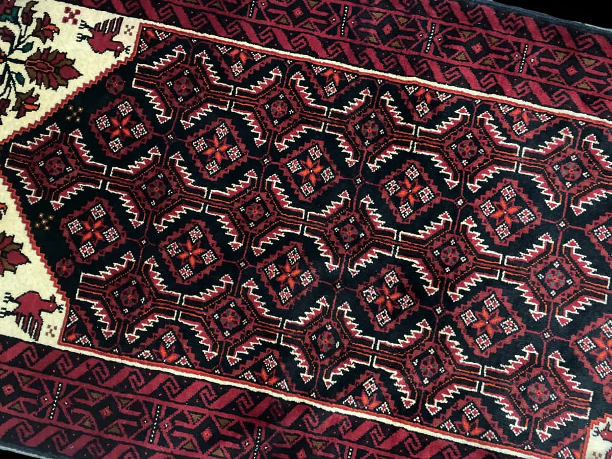 Persian rug of Baluch style in dimensions 194 centimeters length by 105 centimeters width with mainly red colors — Perspective