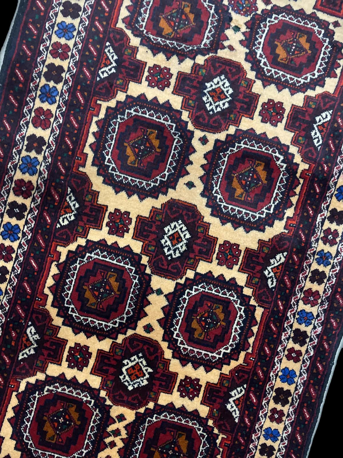 Persian rug of Baluch style in dimensions 193 centimeters length by 100 centimeters width with mainly red and orange colors — Perspective