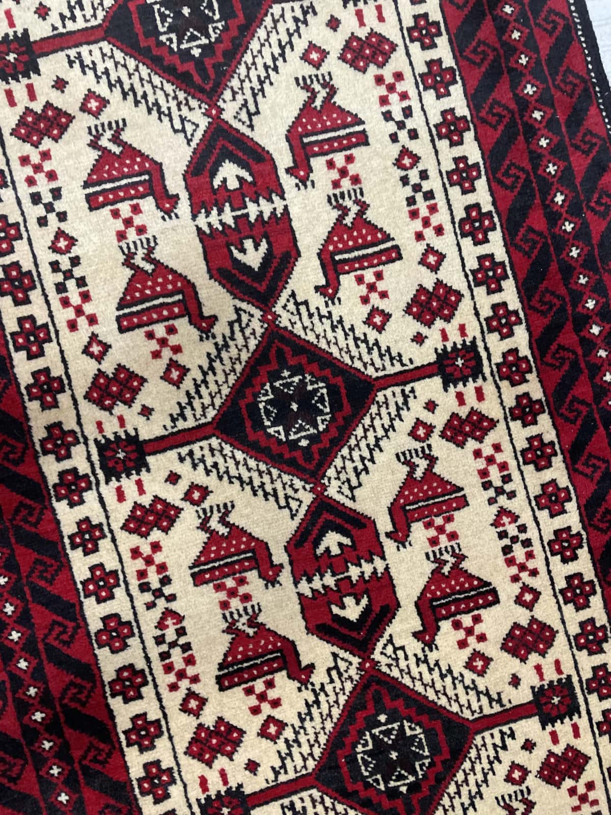 Persian rug of Baluch style in dimensions 187 centimeters length by 106 centimeters width with mainly beige and red colors — Perspective