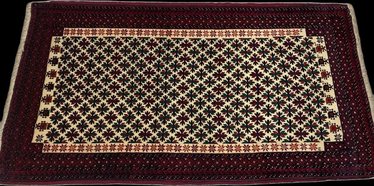Persian rug of Baluch style in dimensions 182 centimeters length by 100 centimeters width with mainly red colors — Perspective