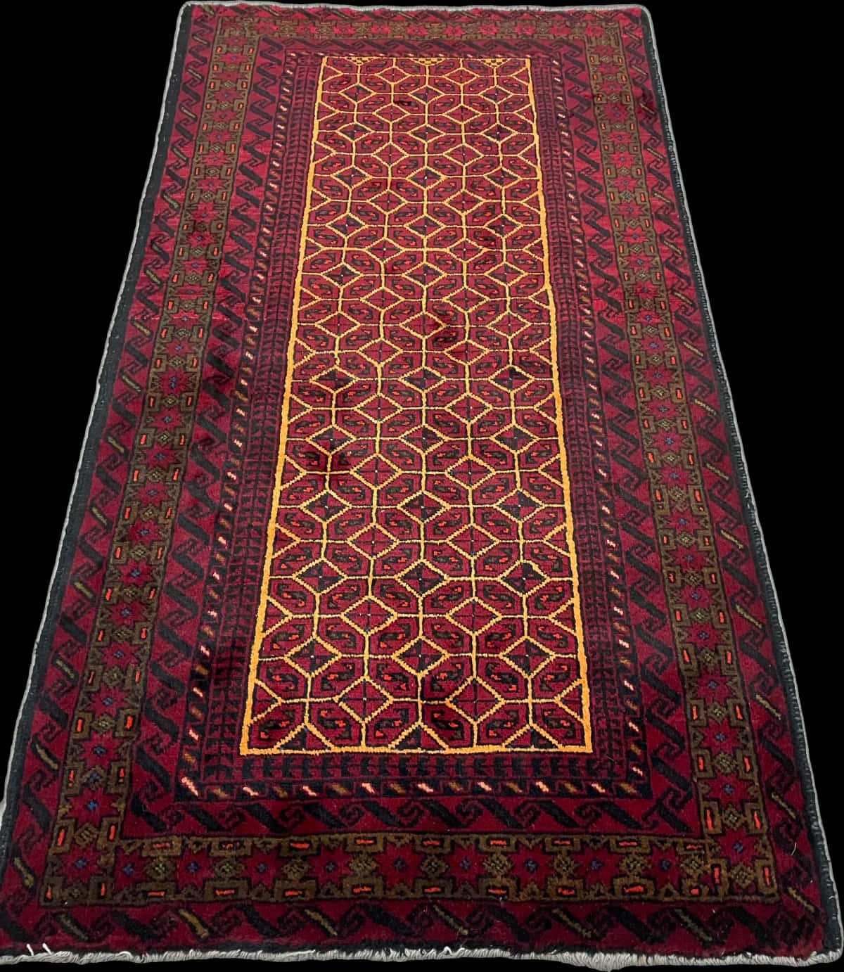 persischer Teppich im turkmenischer Stil in den Maßen 174 Zentimeter Länge mal 97 Zentimeter Breite mit überwiegend rot Farben — Perspektive